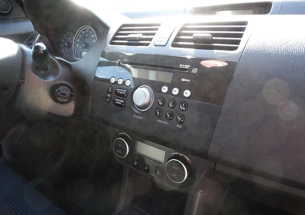 Suzuki Swift cena 17900 przebieg: 186812, rok produkcji 2007 z Kęty małe 529